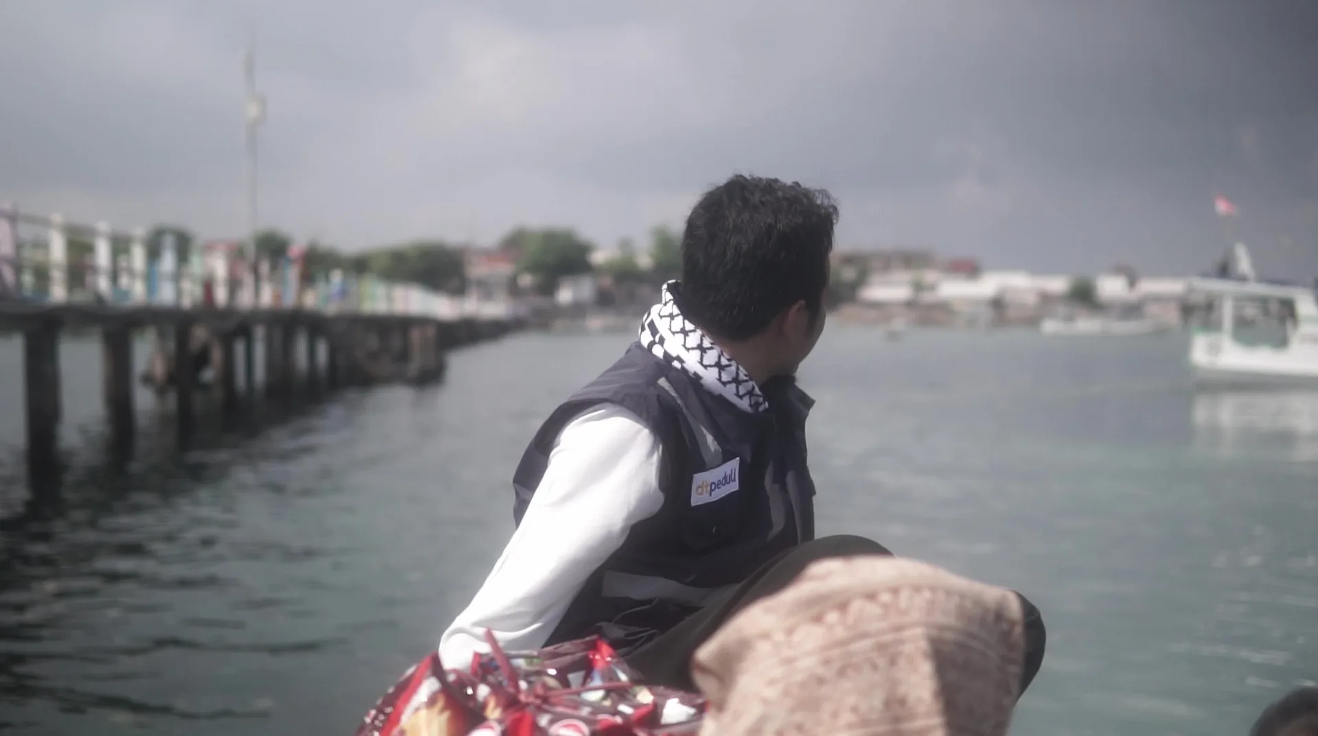 Menembus Ombak untuk Qurban Bahagia di Pulau Maringkik