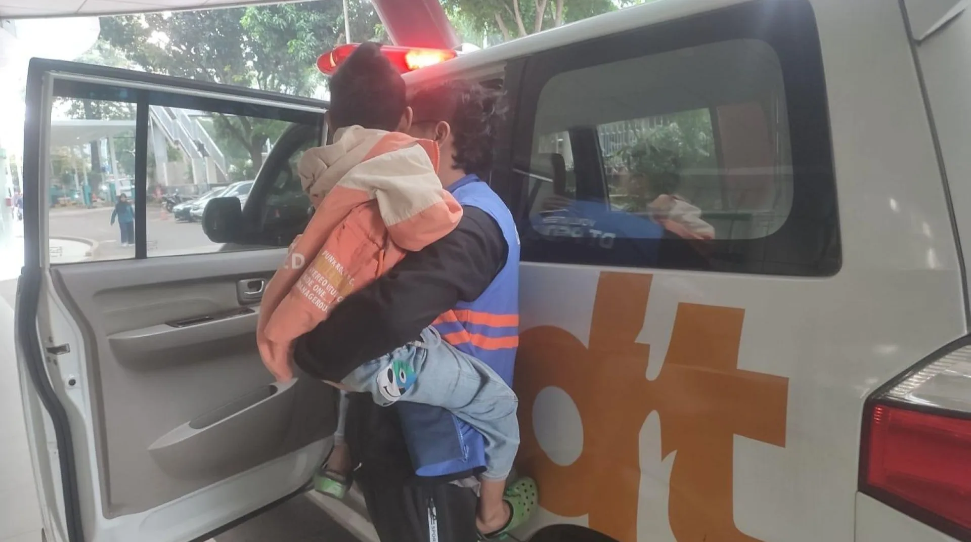 Langkah Peduli untuk Salwu, DT Peduli Cianjur Dampingi Perjalanan Pengobatan ke Jakarta